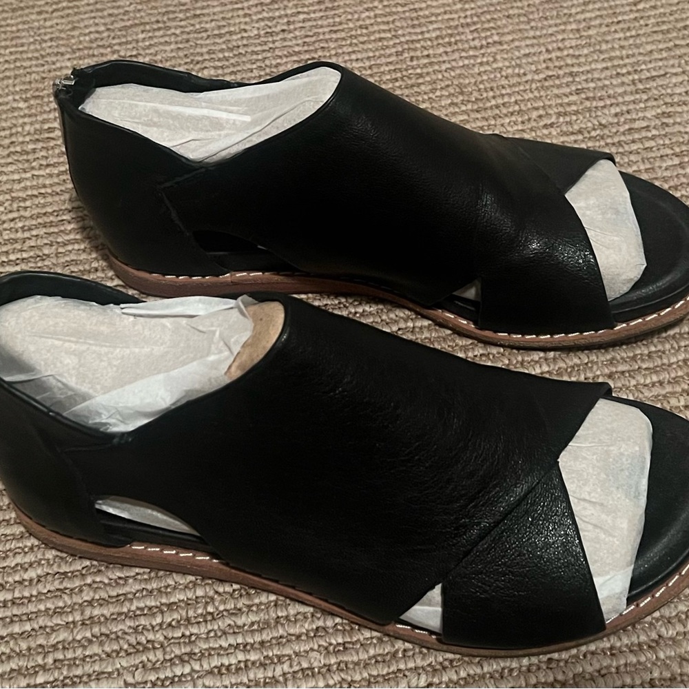 Sofft Evonne Italian Leather Sandals in Black - 8M